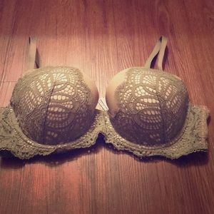 VS Dream Angels Lined Demi- Pretty Lace- like new